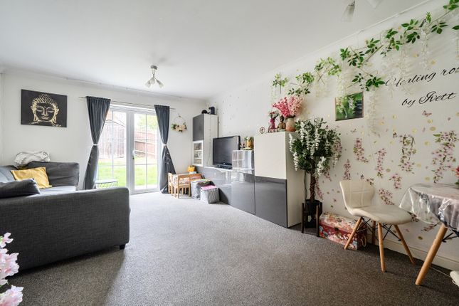 15, Songbird Close, Reading photo 4