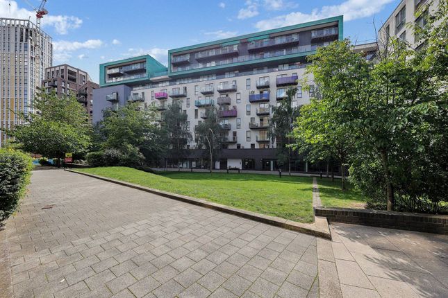 Flat for sale in Connington Road, Greenwich, London