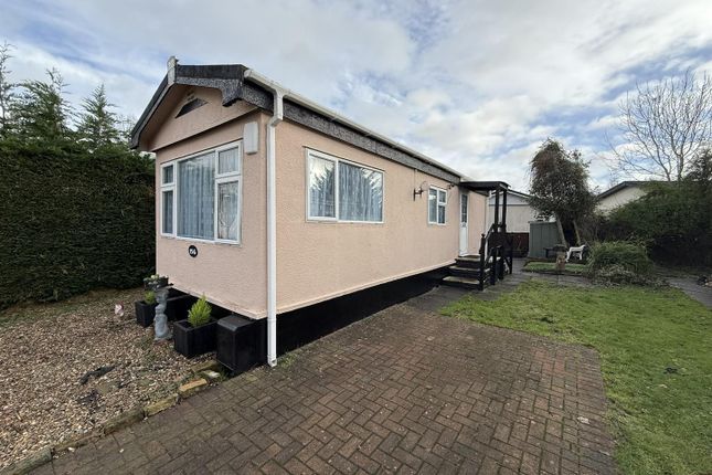 1-bed caravan on 156, Elstree Park, Barnet Lane, Borehamwood, £69,950