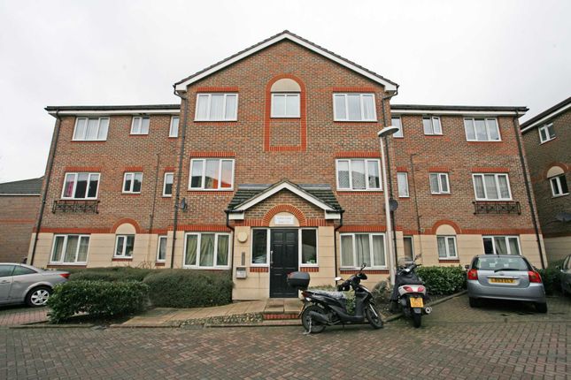 Flat for sale in Quarles Park Road, Chadwell Heath