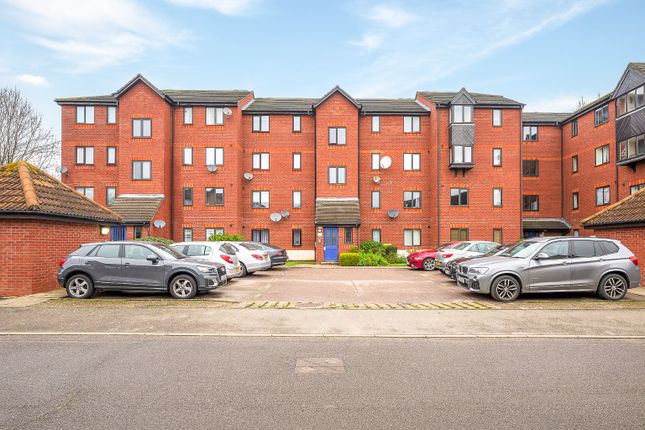 2-bed flat on Flat 12, Crales House, London, £275,000