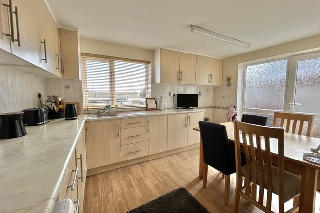 18, St Marys Crescent, Yeovil photo 3