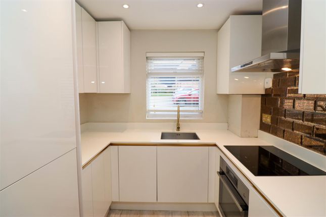 2, House Plat Court, Fleet photo 3