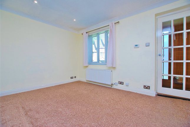 86, Dairymans Walk, Guildford photo 3
