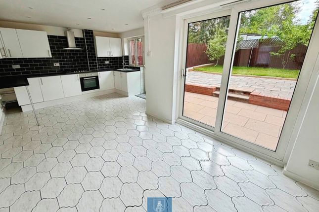 327, Beake Avenue, Coventry photo 3
