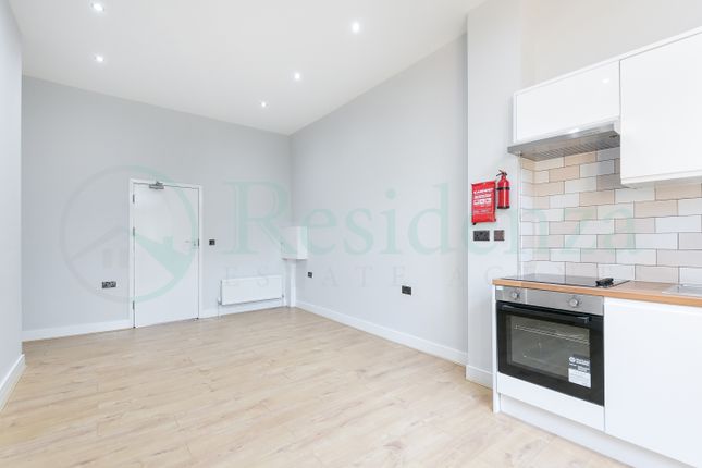 48, Kempshott Road, London photo 4