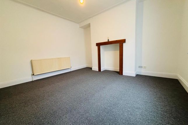 3, Moorfield Crescent, Leeds photo 4