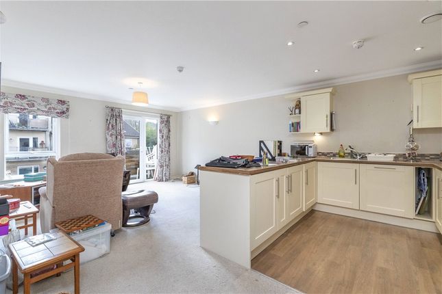28 Emmandjay Court,, Valley Drive, West Yorkshire photo 3