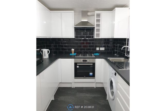 Thumbnail Room to rent in Lytham Close, London