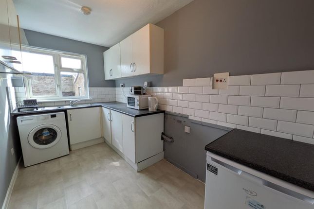 21, Brookfield Road, Bradford photo 3