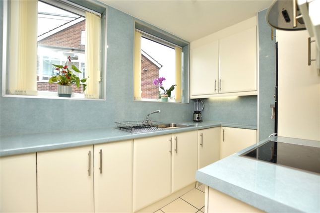 11, West Lea Drive, Wakefield photo 4