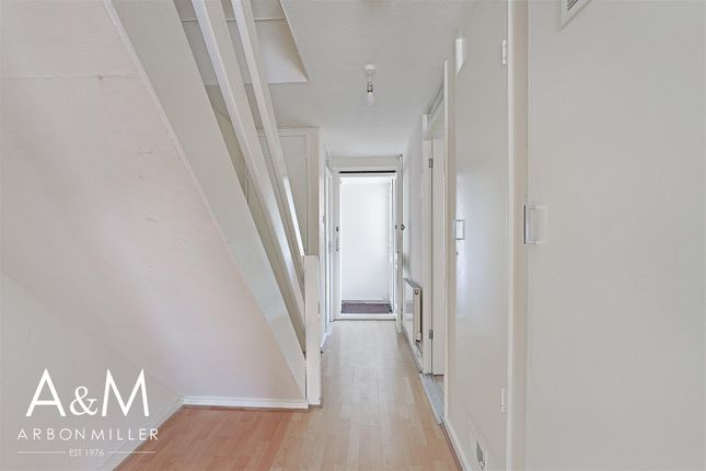 381, Copperfield, Chigwell photo 4