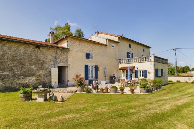 Villa for sale in Aulnay, Charente-Maritime (Royan/La Rochelle), Nouvelle-Aquitaine