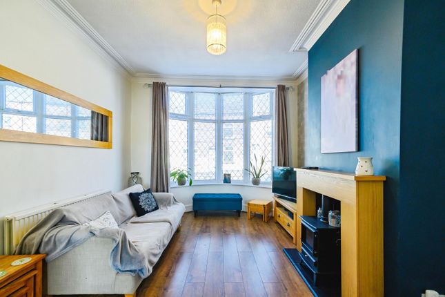 17, Hilton Lane, Manchester photo 4