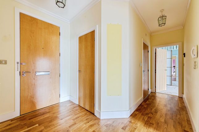 7, Linden Court, Holbrook Way, Swindon photo 4