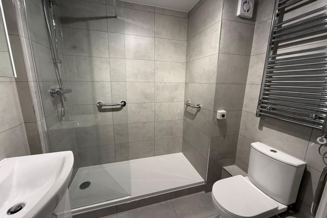 33, Camberley photo 5