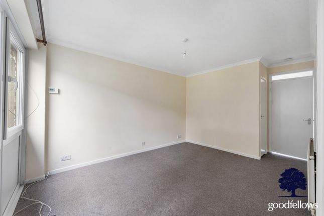 Flat 28, Hillview,, South Lodge Avenue, Mitcham photo 2