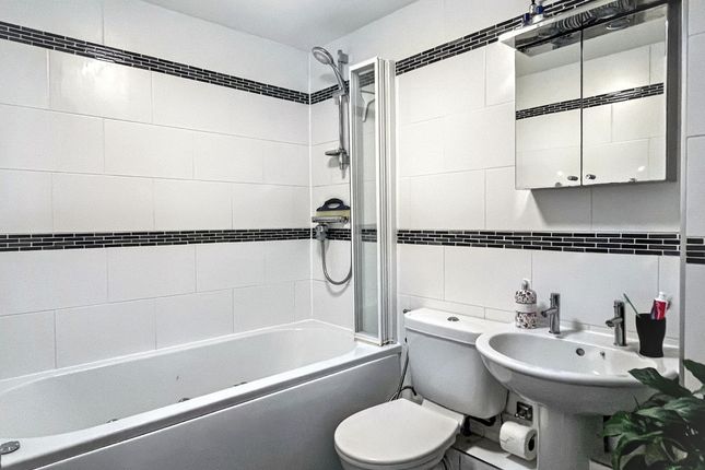 Flat 5, 10 Appleshaw Close, Knaresborough photo 4