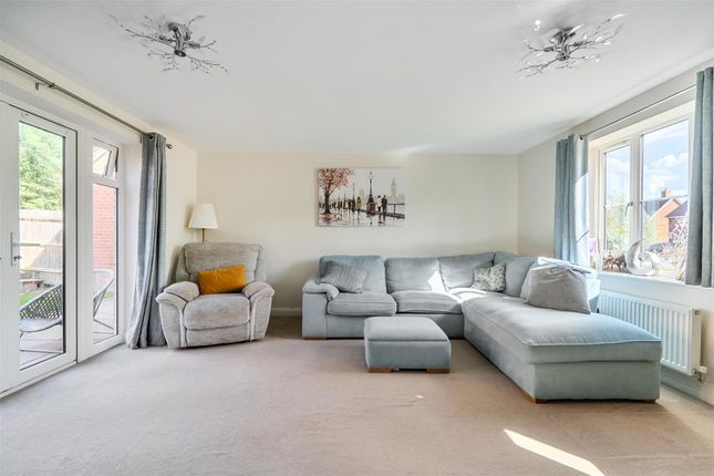 17, Kirkes Way, Aylesbury photo 4