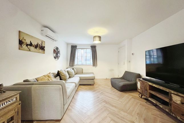 Cassidy Way, Eccles photo 3