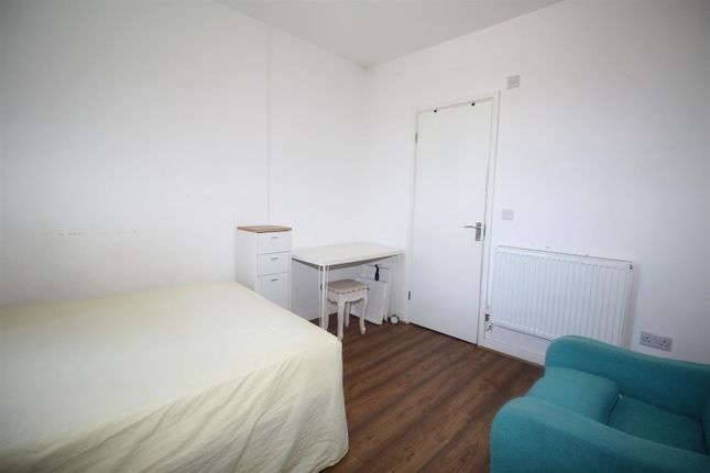 Room 4, 412, Southbury Road, Enfield photo 4