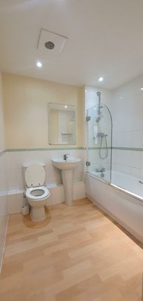 Flat to rent in Victoria Road, North Acton, London