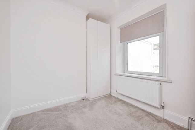 18, Cromwell Street, Abertillery photo 4