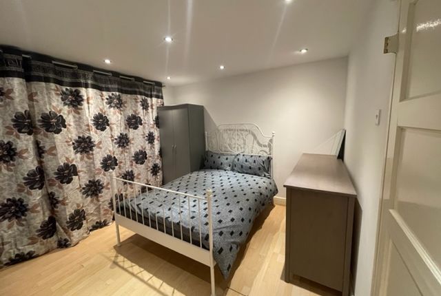 Thumbnail Room to rent in Queen Caroline Street, Hammersmith
