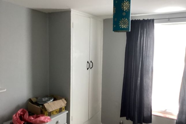 Flat at 208, High Road, Felixstowe photo 4