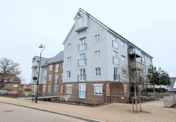 Flat to rent in The Boulevard, Horsham