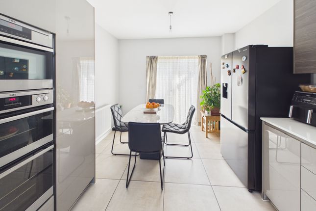 9, Minerva Way, Barnet photo 4