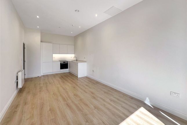 Flat 12 Churchill House, 1,, London Road, Berkshire photo 3