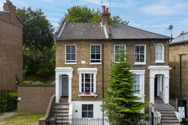 Thumbnail Flat for sale in Queen Margarets Grove, London