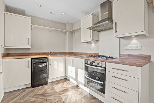 73, Tilia Way, Bourne photo 4