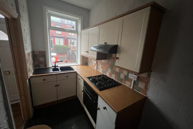 22, Clifton Avenue Harehills Leeds photo 3