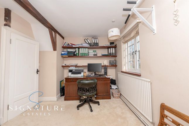 Property for sale in Cassiobury Drive, Watford