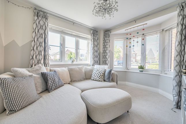 15 Heron Close, Chichester photo 2