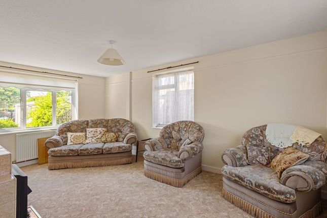 57, Manor Drive, Pickering photo 2