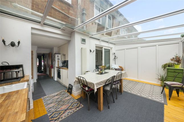 34, Sullivan Crescent, Uxbridge photo 3