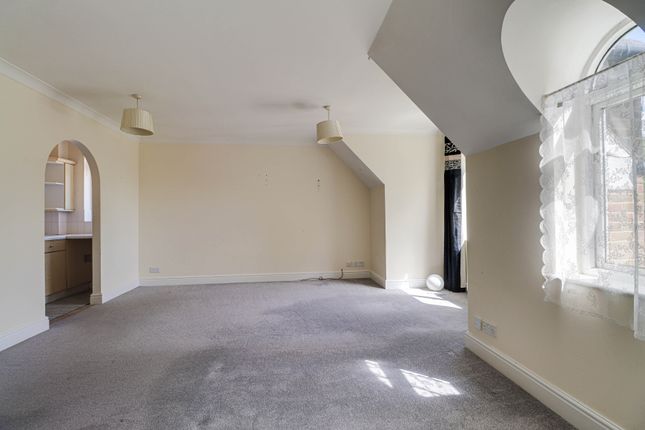 27, Latium Close, St Albans photo 4