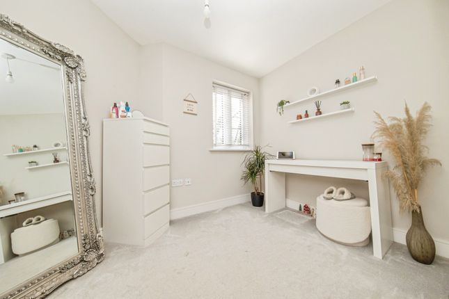 Flat 2, 31, Mimas Way, Suffolk photo 3