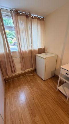 St. Clement Close, Uxbridge photo 5
