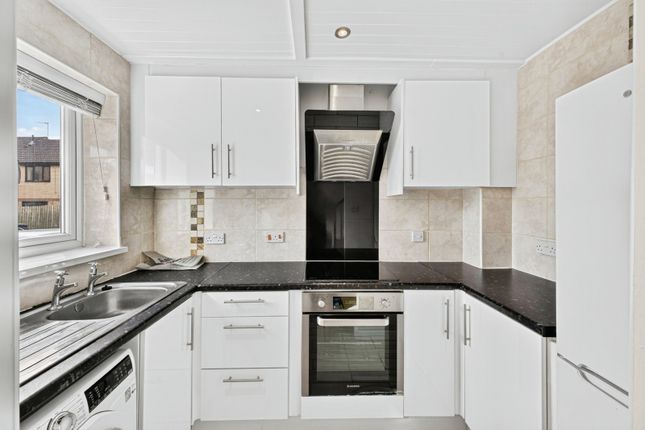 120, Woodpecker Way, Northamptonshire photo 3