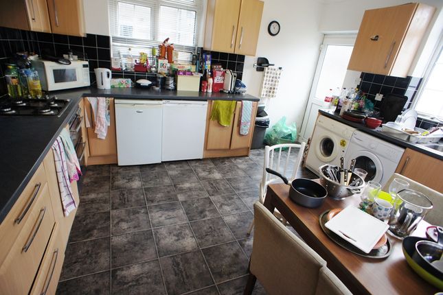27, Robert Street, Cardiff photo 2