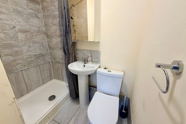 Rose & Crown Mews, Isleworth photo 4