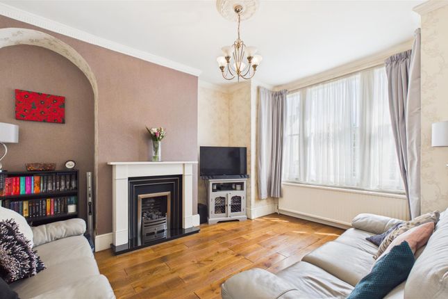 12, Ladbroke Road, Enfield photo 2
