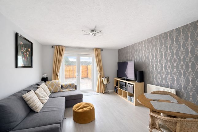 22, Cygnus Gardens, Southampton photo 4