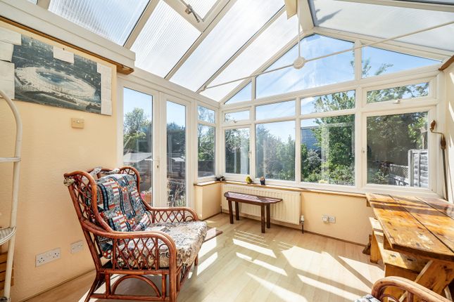 21, St. Ursula Grove, Pinner photo 4