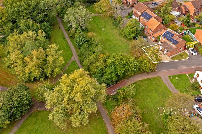 28, Shorham Rise, Two Mile Ash photo 2