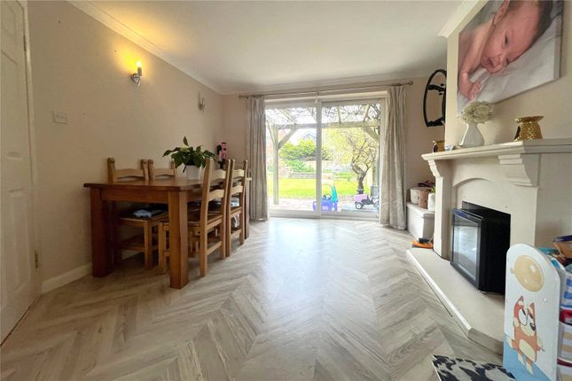 28, Courtenay Road, Surrey photo 3